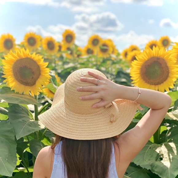 Meet your Posher, Claudine - Picture 1 of 1